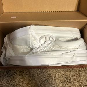 Old Skool Pewter/true white vans